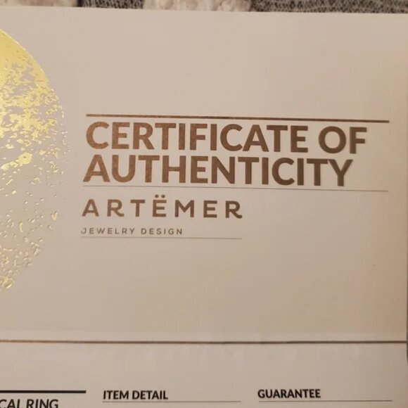 ARTEMER Vintage Diamond Triangle Ring - Delicate geometric engagement ring - Picture 6 of 8